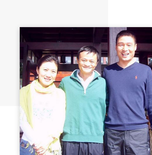 The founders of Sanleplastics- Maya Yu(left),Diping Wu(right) and the founder of Alibaba Group - Jack Ma(Middle)